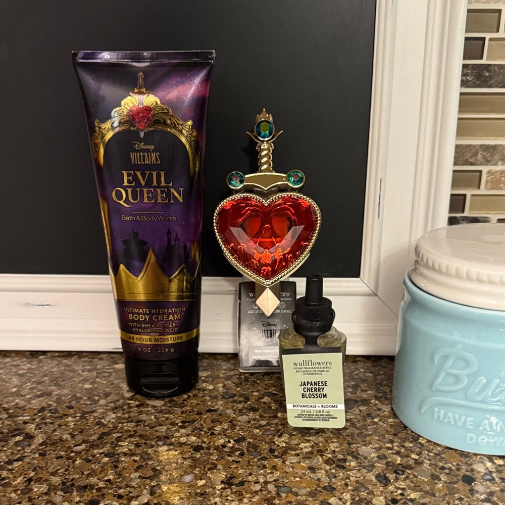 Bath and Body Disney Evil Queen Body Cream, plug-in and fragrance refill